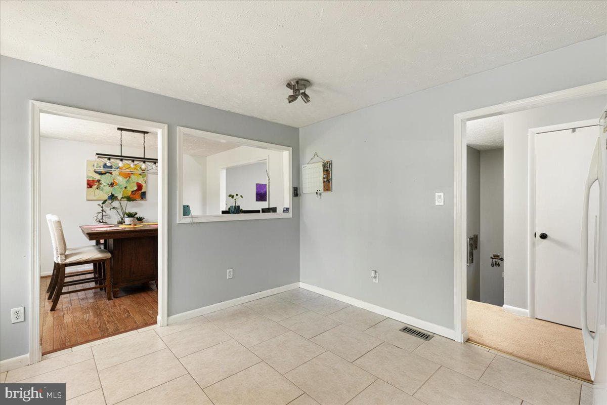 1475 Markham Street photo 13