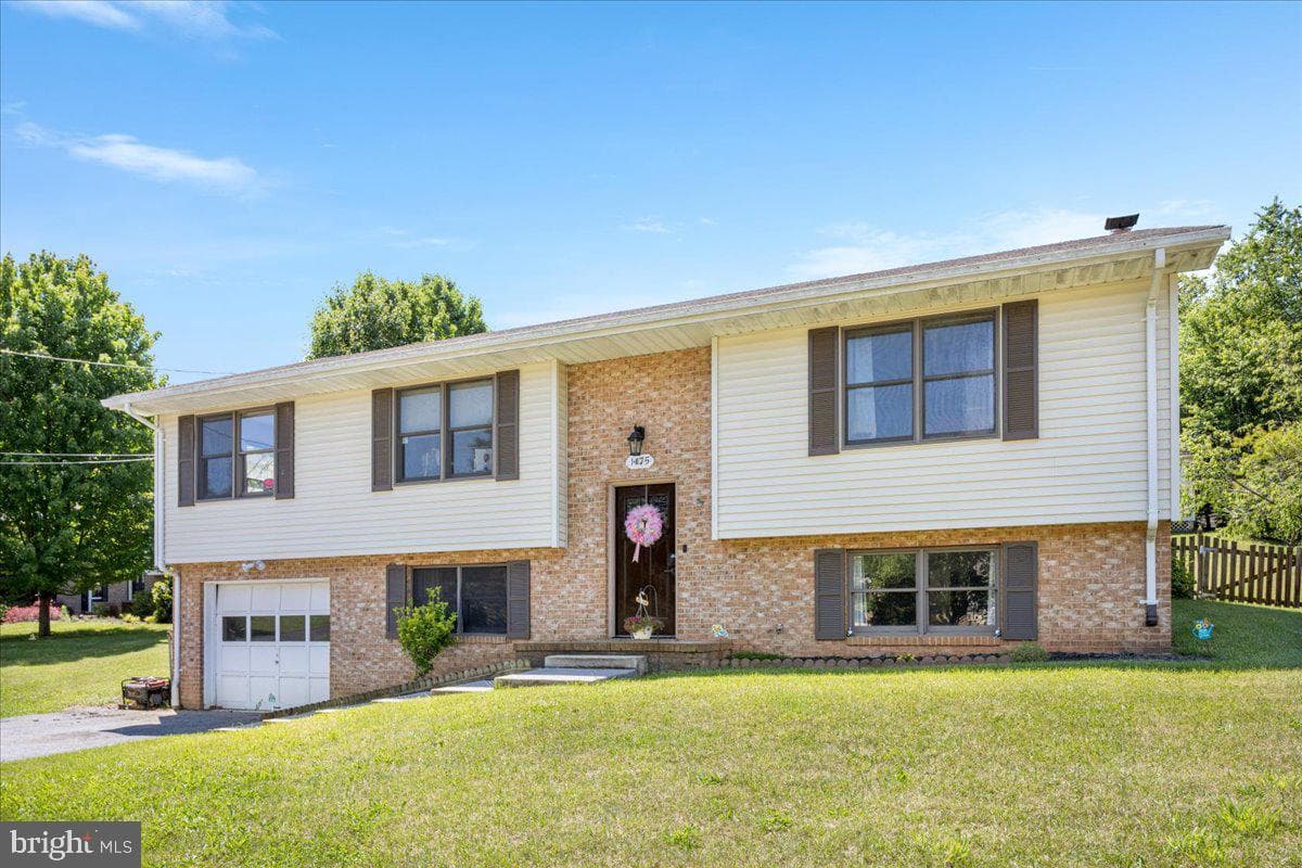 1475 Markham Street photo 2