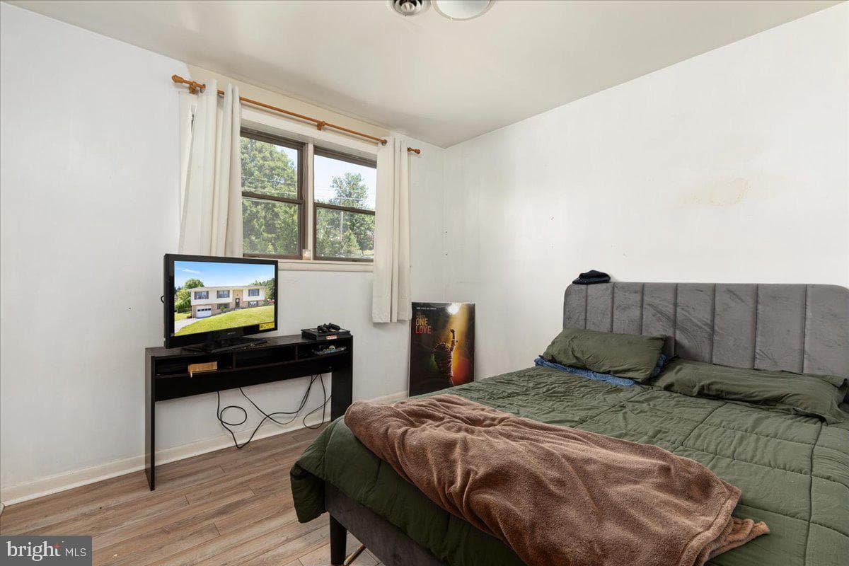 1475 Markham Street photo 24