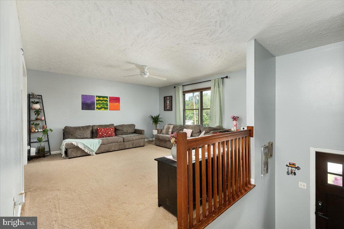 1475 Markham Street photo 4