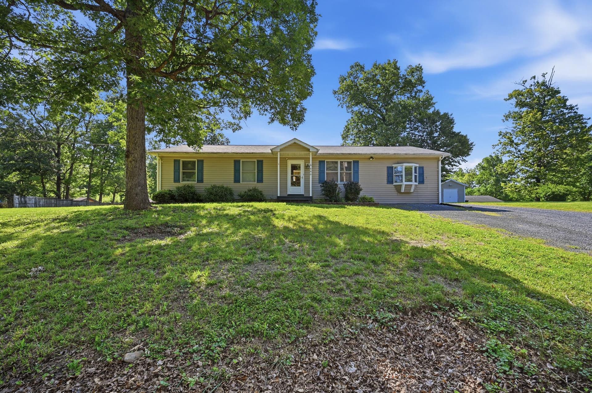 686 Rollason Drive, Front Royal