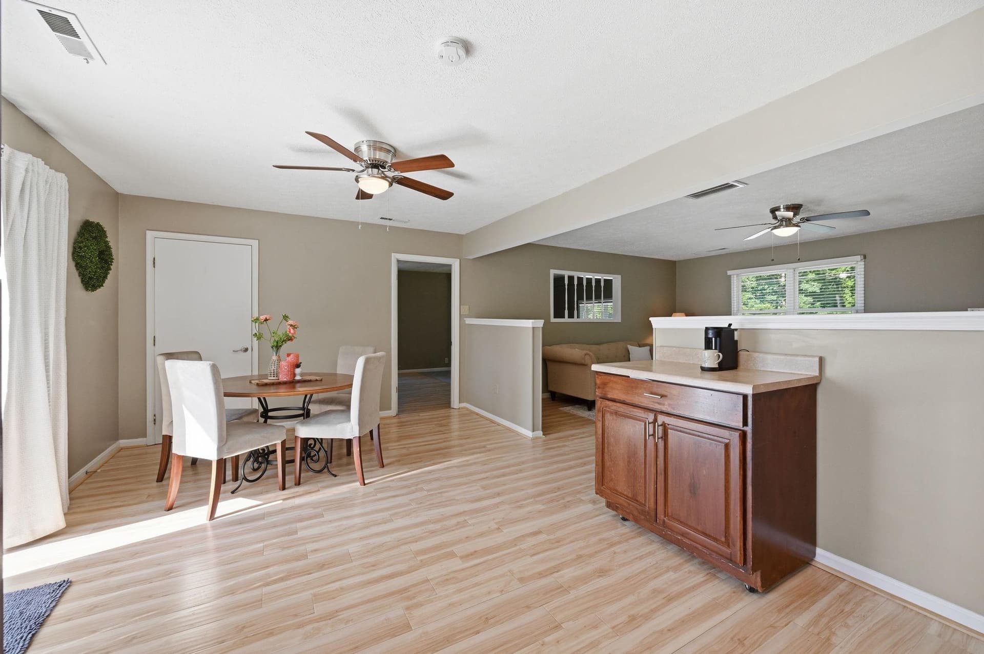 686 Rollason Drive photo 6