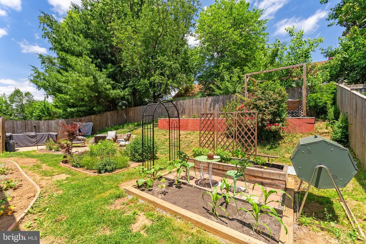 355 W 9th Street photo 32