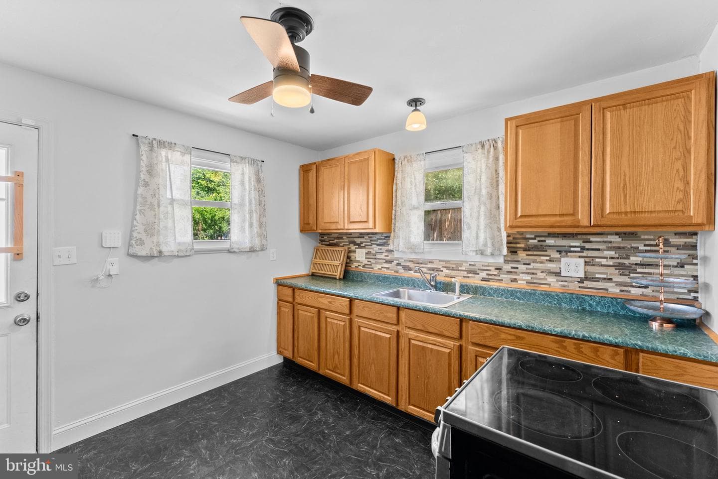 355 W 9th Street photo 8