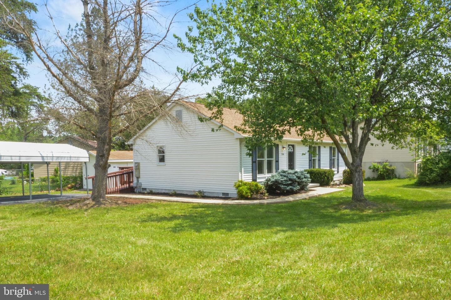 516 W Duck Street photo 2