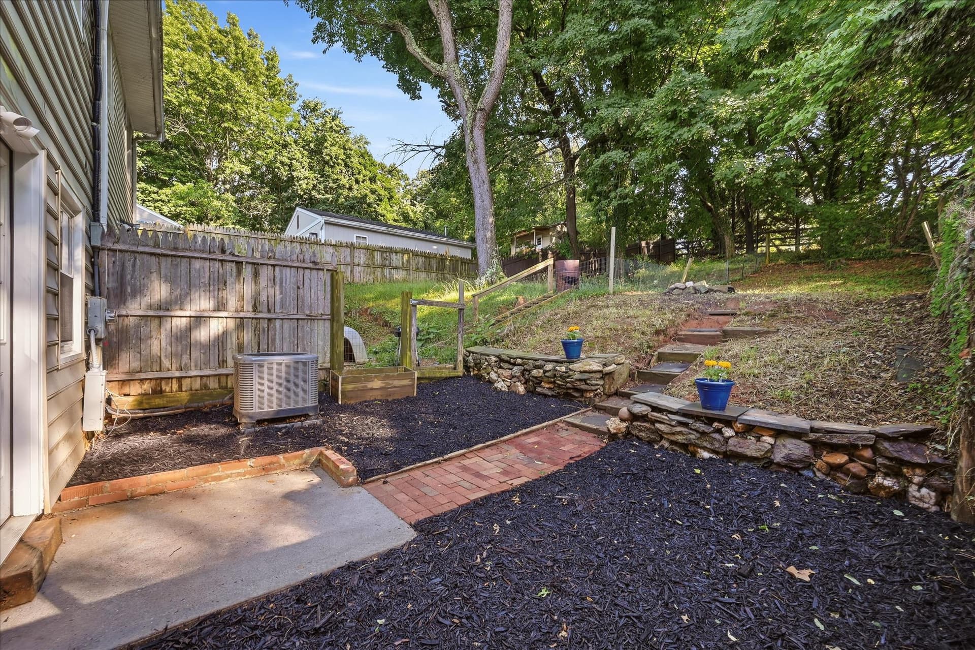 406 Viscose Avenue photo 26