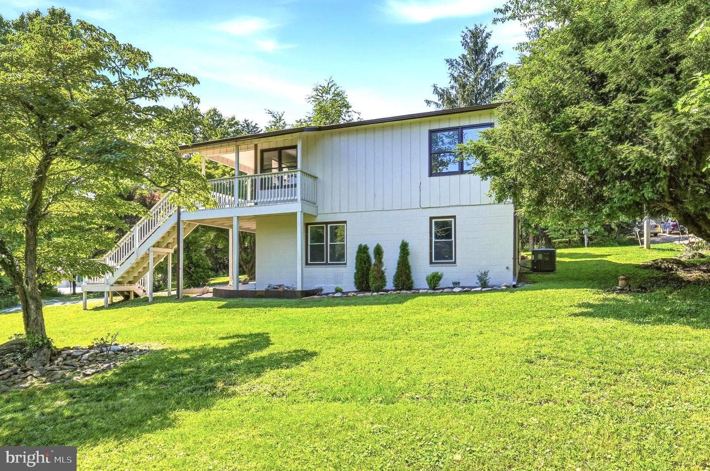 28 Worlds End Lane, Linden