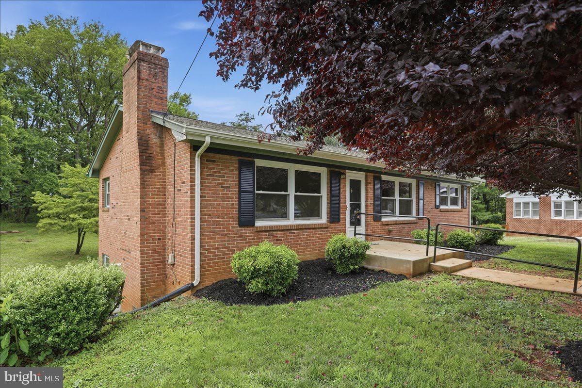 494 Hamilton Circle, Front Royal
