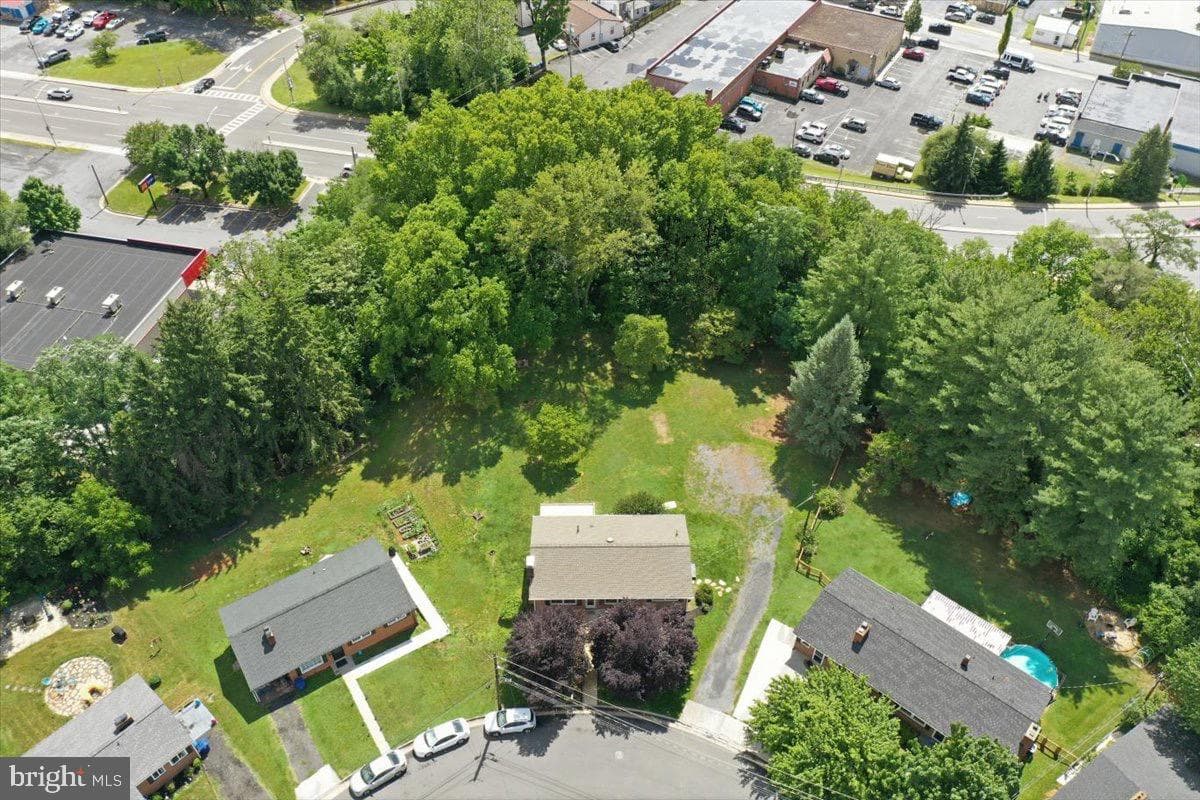 494 Hamilton Circle photo 3
