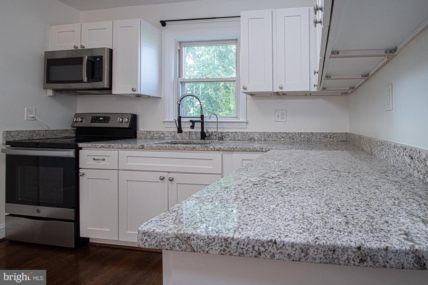 646 Belair Avenue photo 4