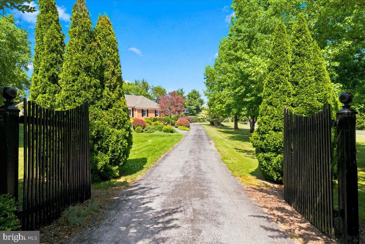22 Clear Back Road photo 87