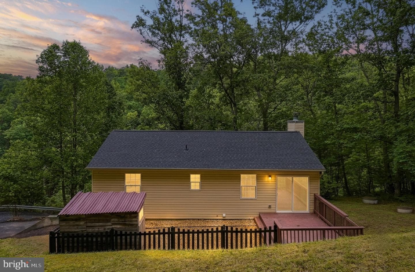 286 Oregon Hollow Road, Linden