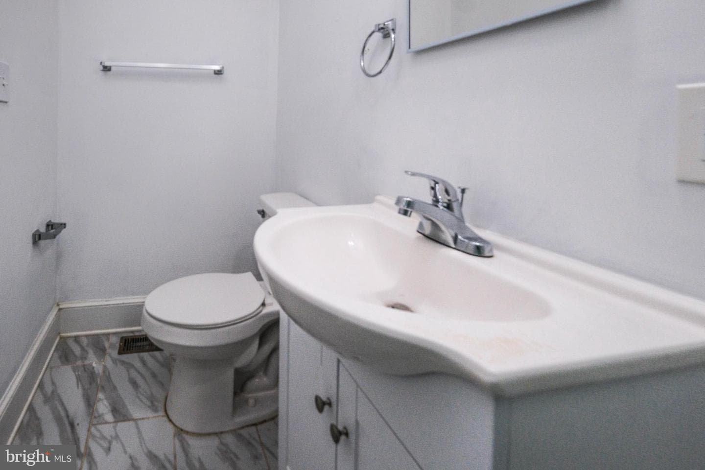 208 Salem Avenue photo 28