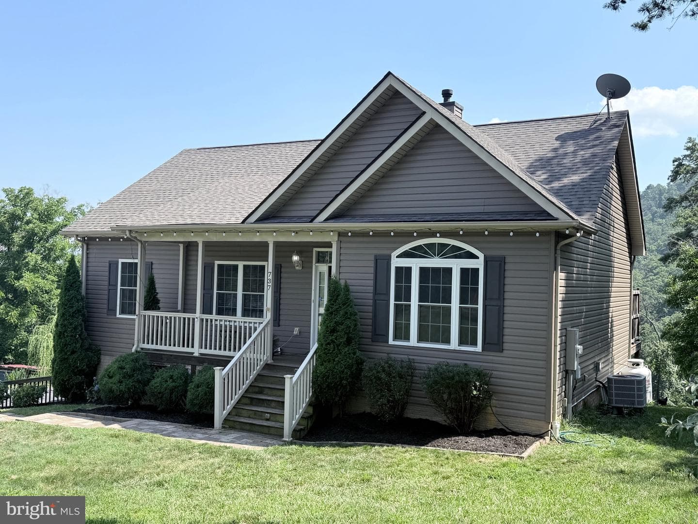 737 Lower Valley Road photo 3