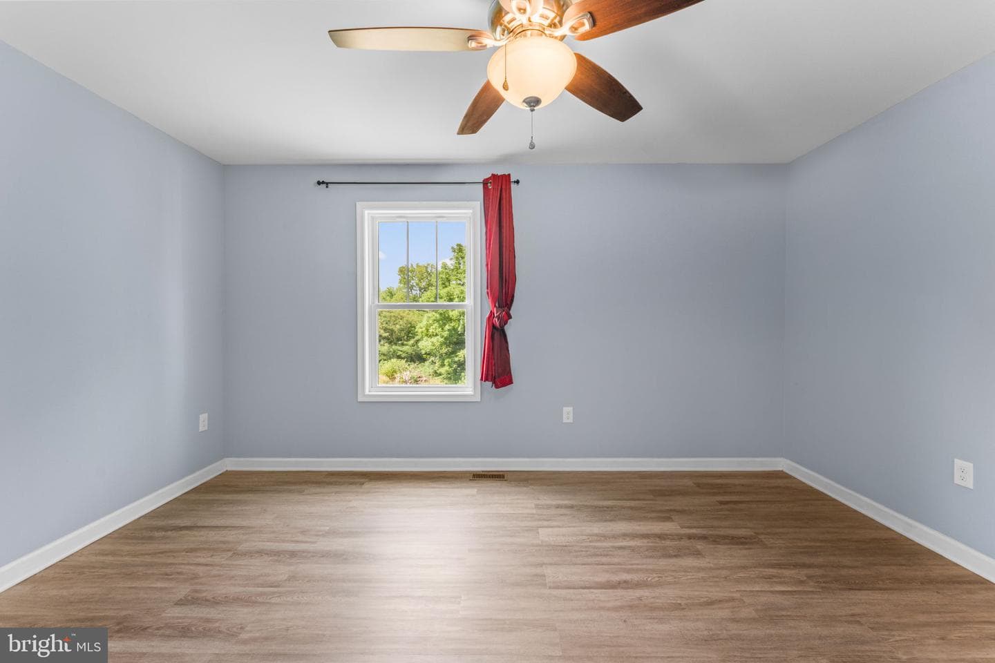 266 Riverside Drive photo 31