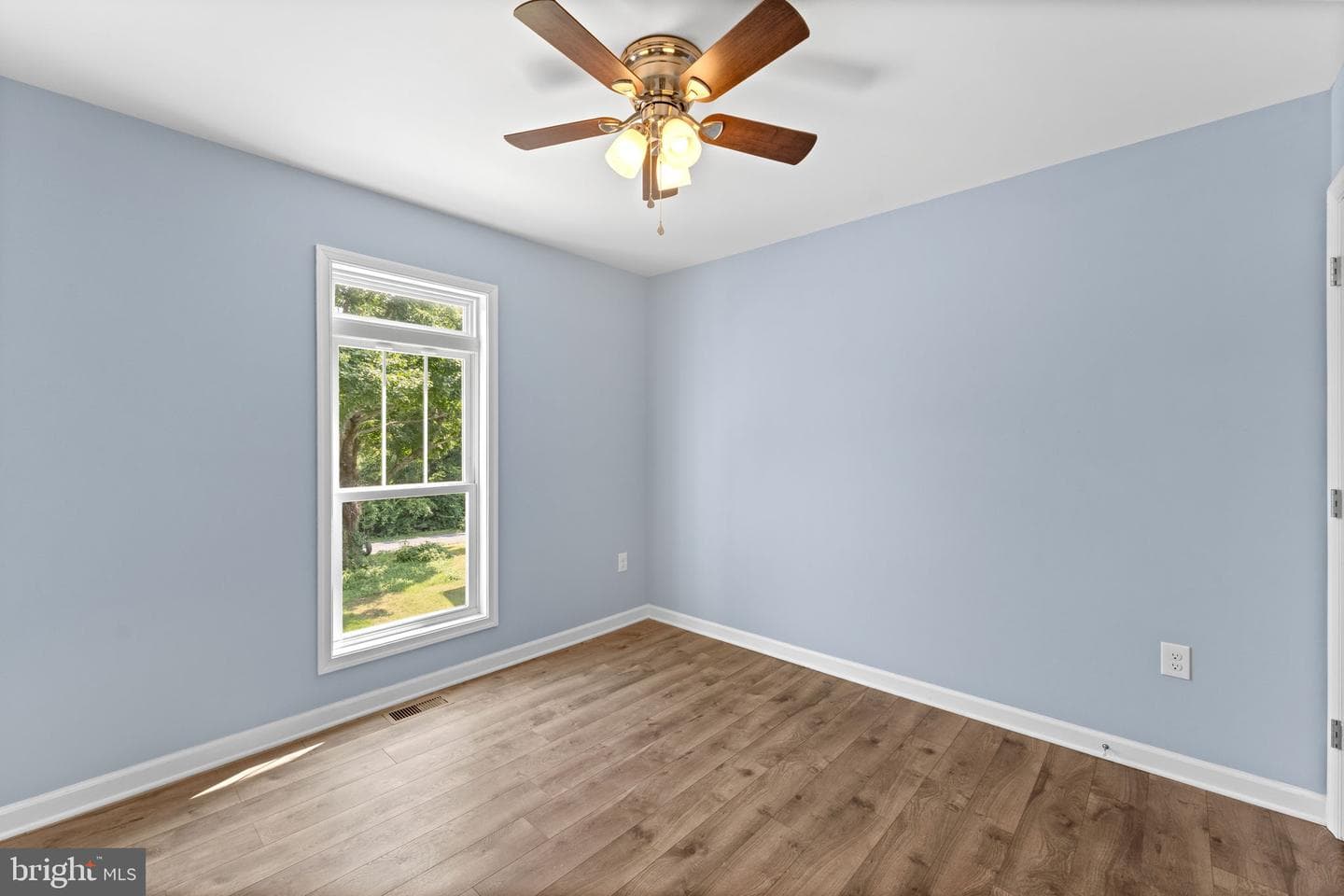 266 Riverside Drive photo 37