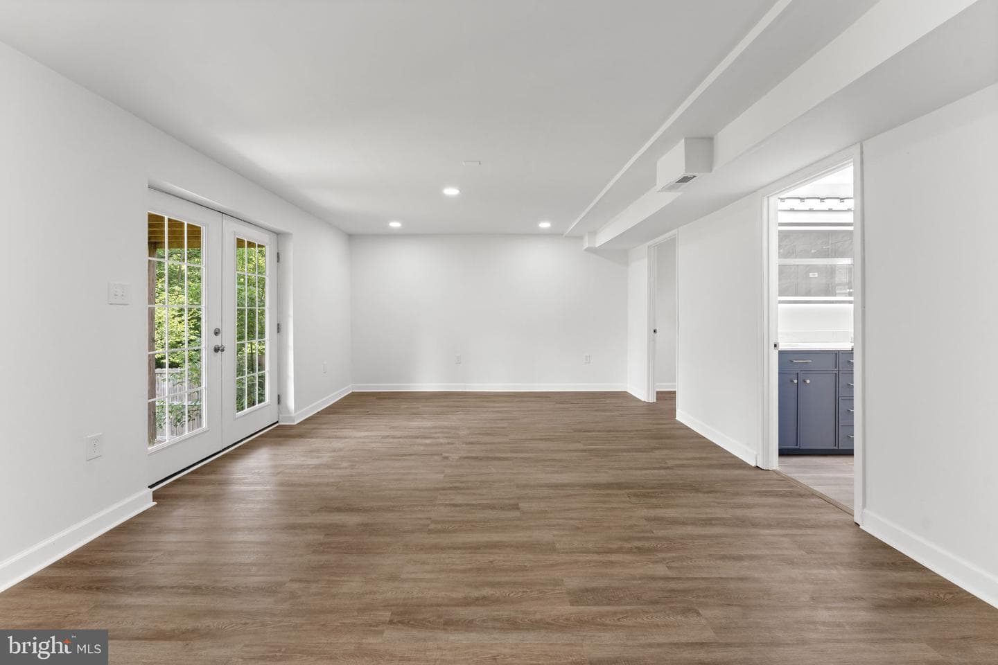 266 Riverside Drive photo 40