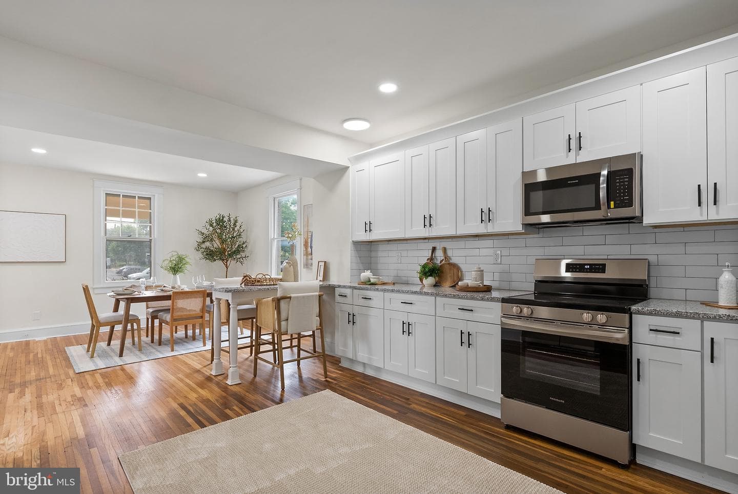 1101 Royal Avenue N photo 17