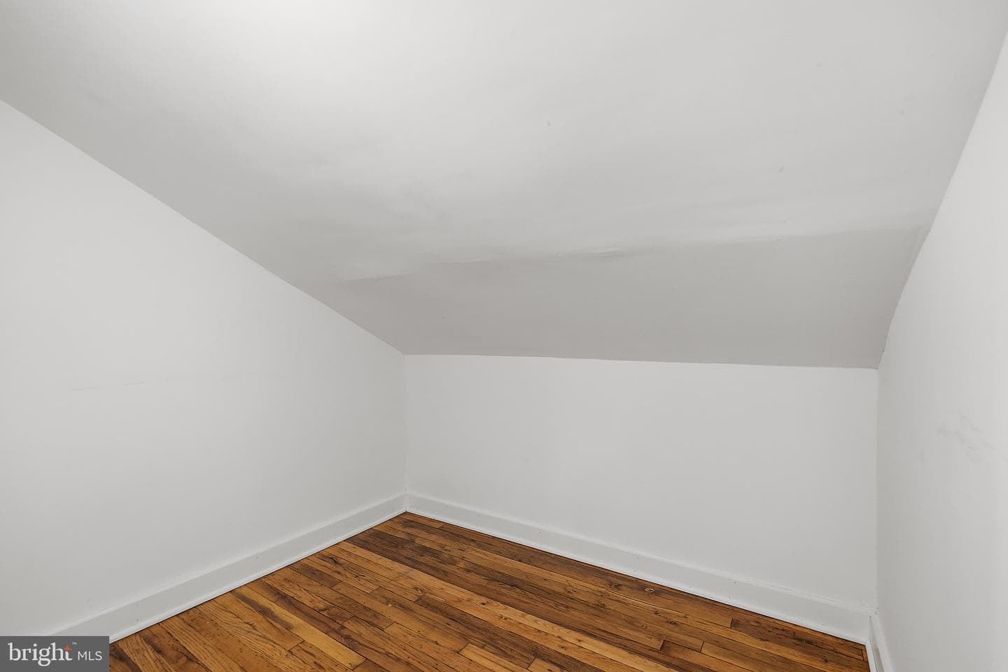 1101 Royal Avenue N photo 35