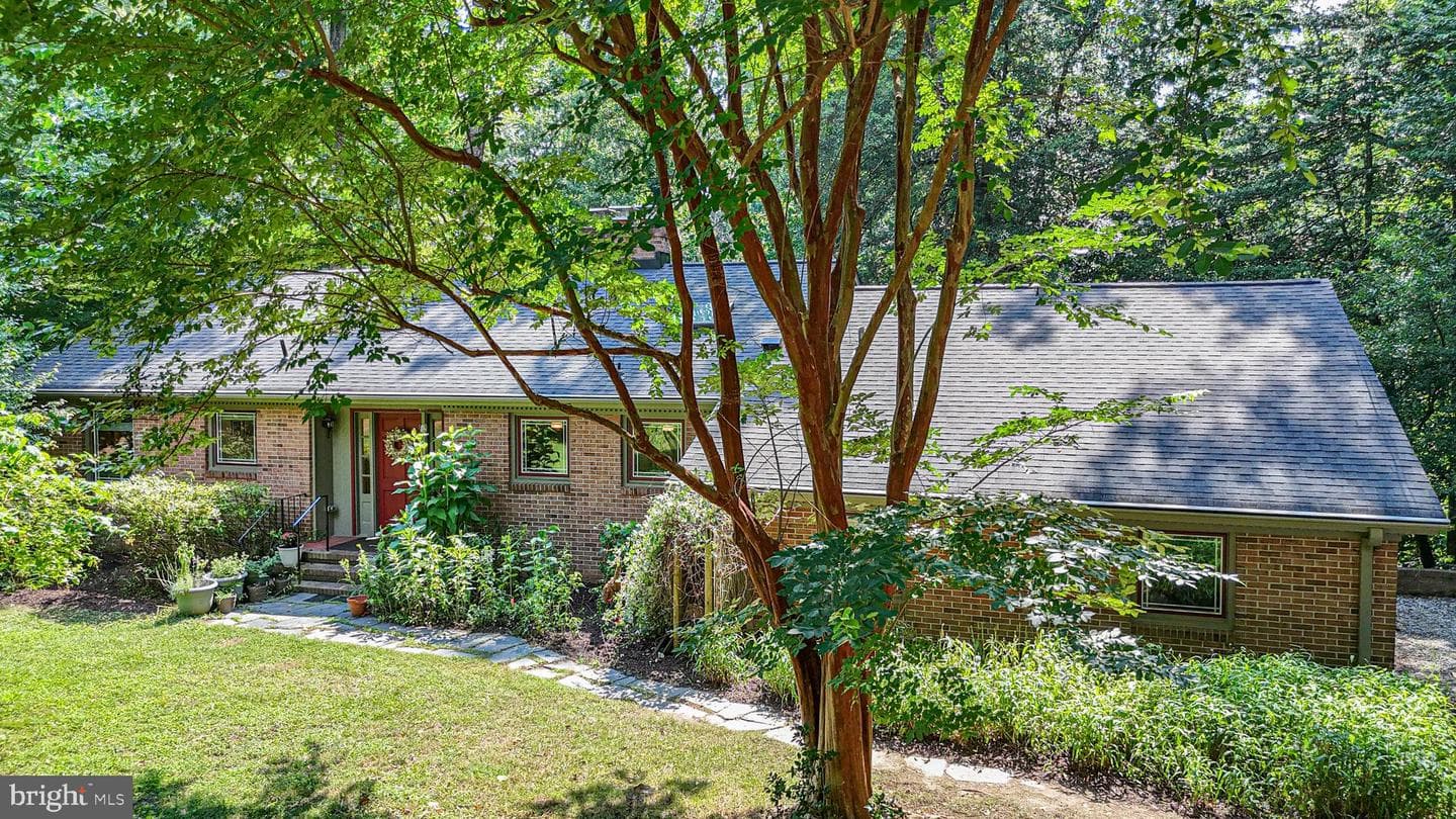247 E Queens Drive