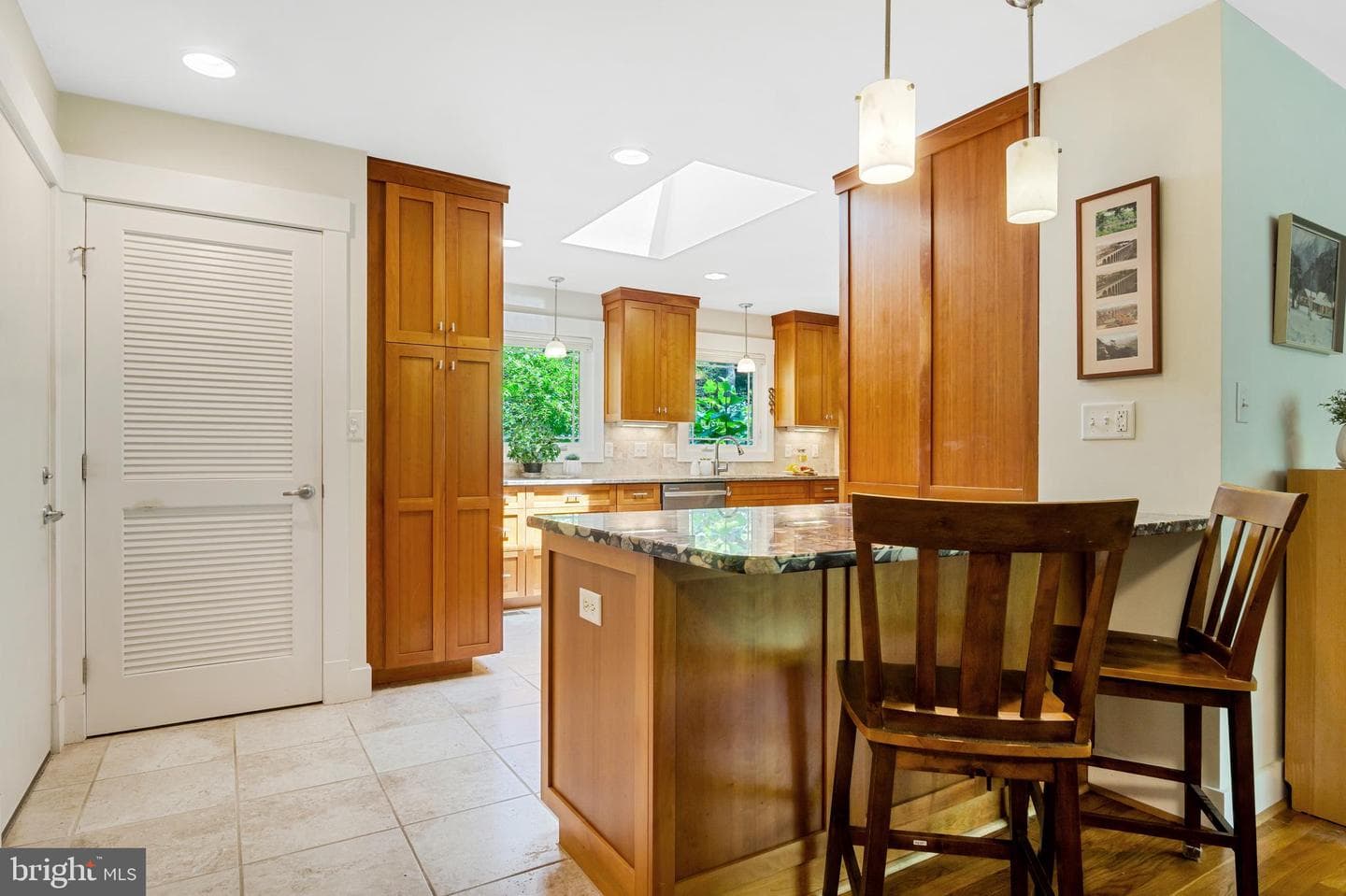 247 E Queens Drive photo 10