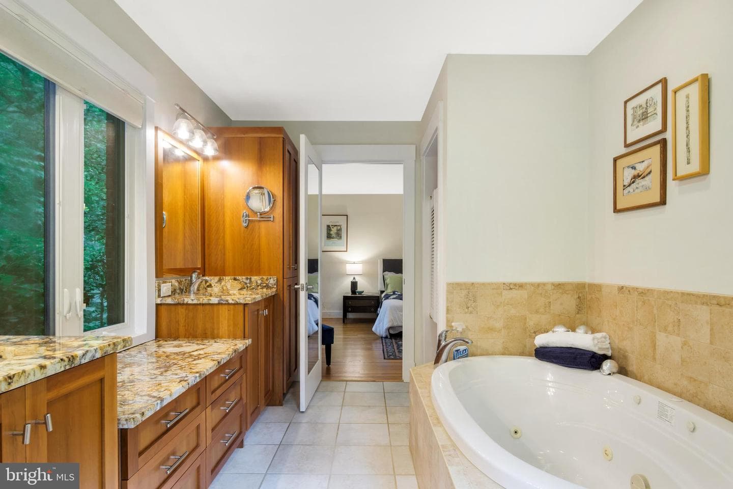 247 E Queens Drive photo 20