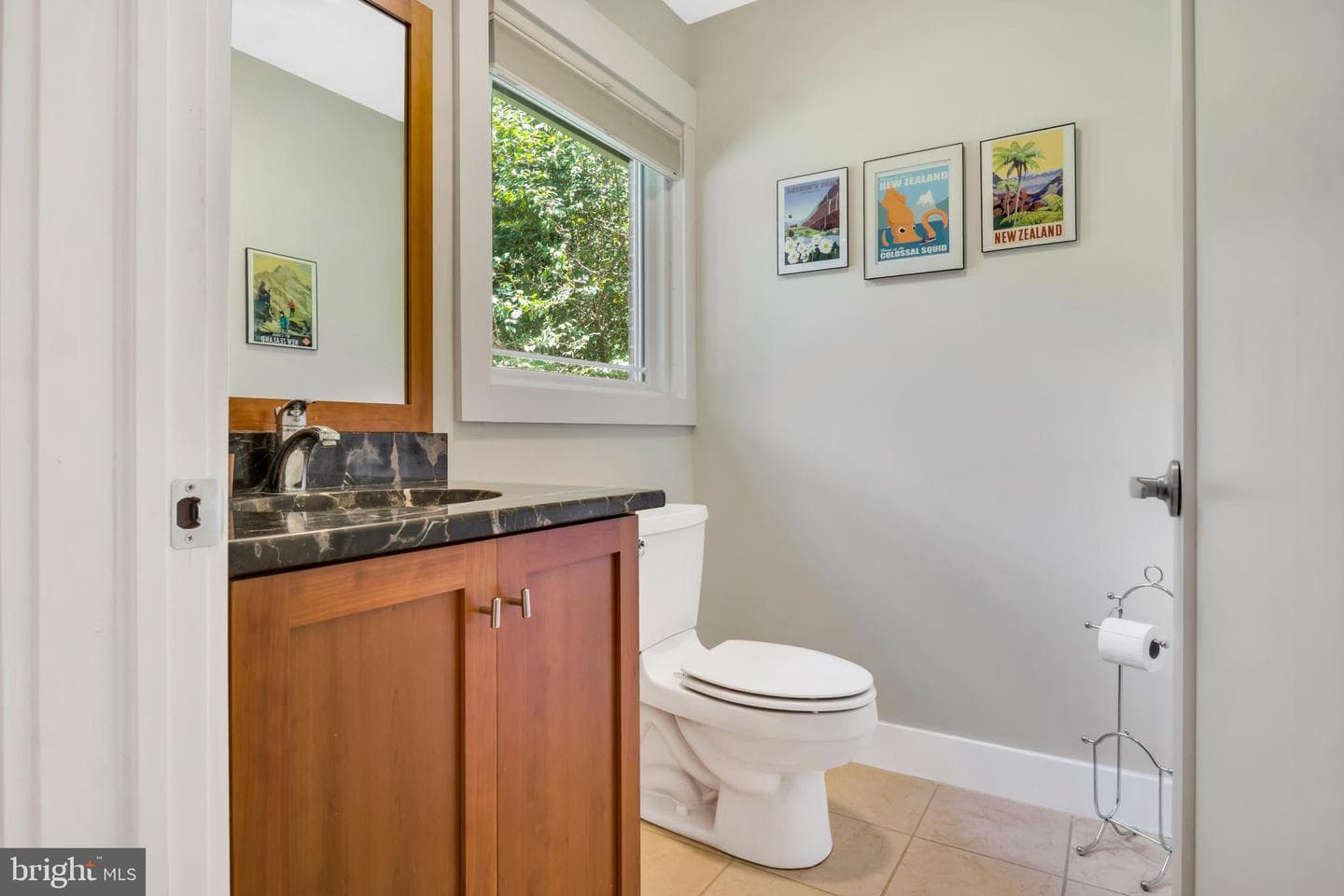 247 E Queens Drive photo 21