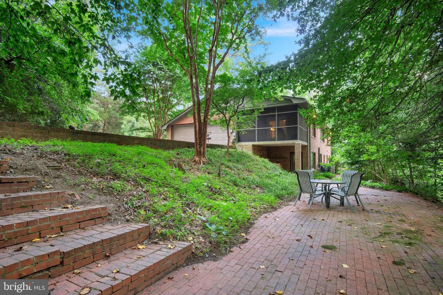 247 E Queens Drive photo 40