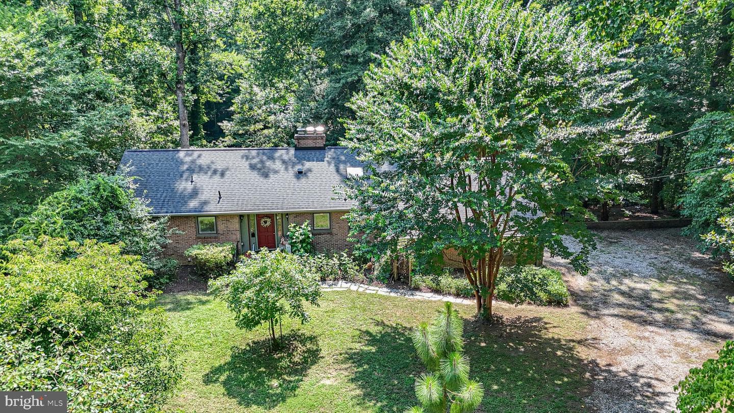 247 E Queens Drive photo 50