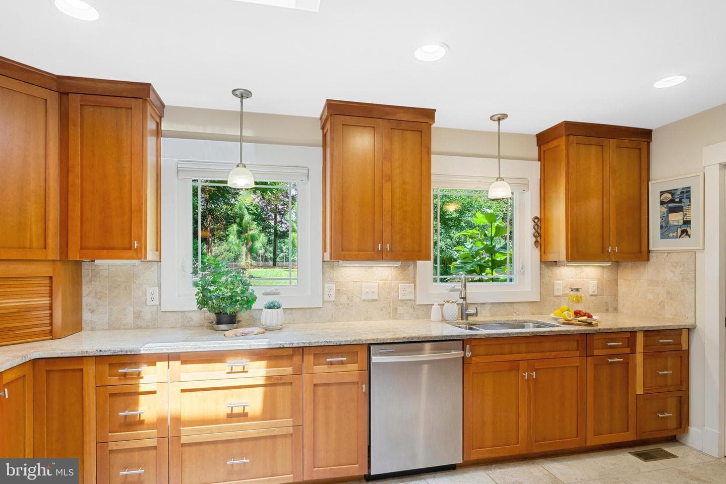 247 E Queens Drive photo 6