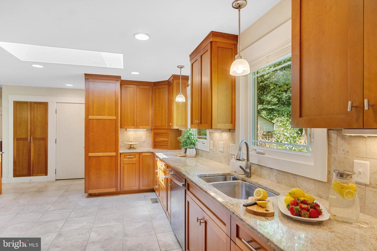 247 E Queens Drive photo 8