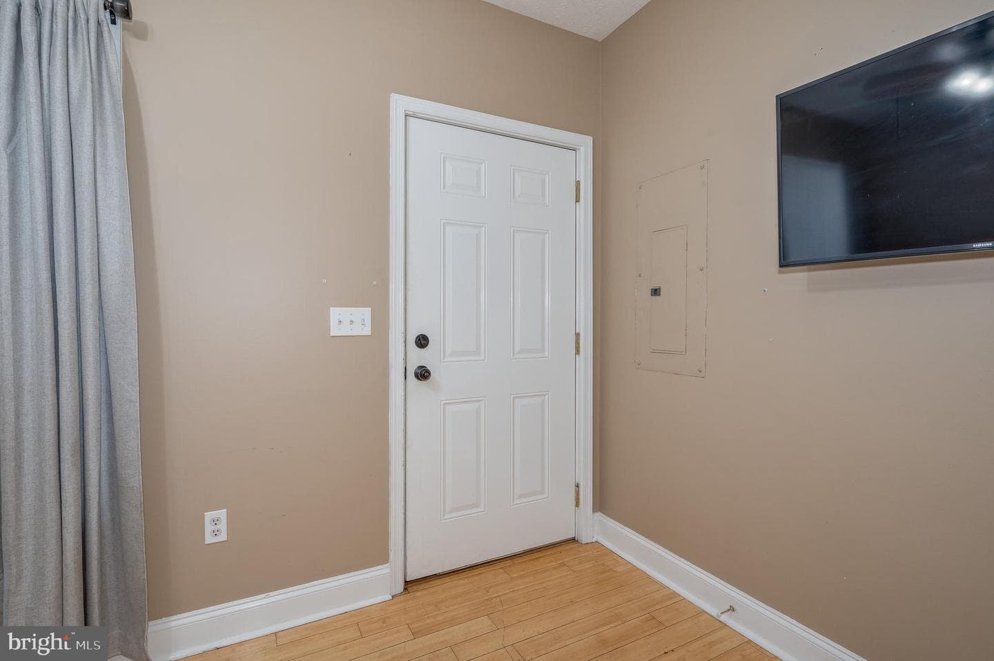 308 S Maple Avenue photo 7