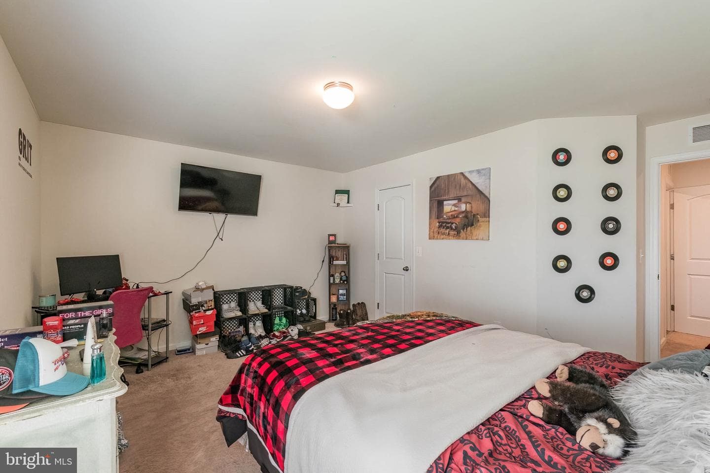 115 Sargent Lane photo 46