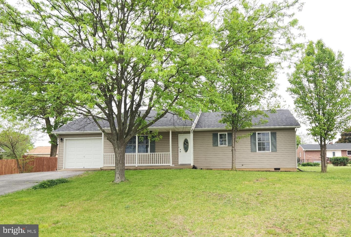 216 Mimosa Drive photo 2
