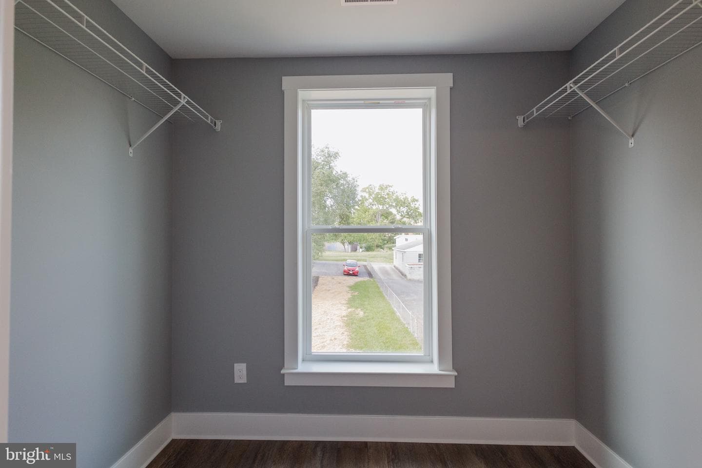 113 E Moler Avenue photo 37