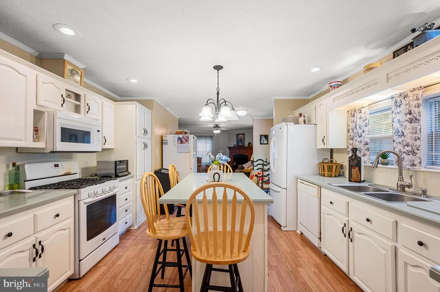 244 Sharons Lane photo 9