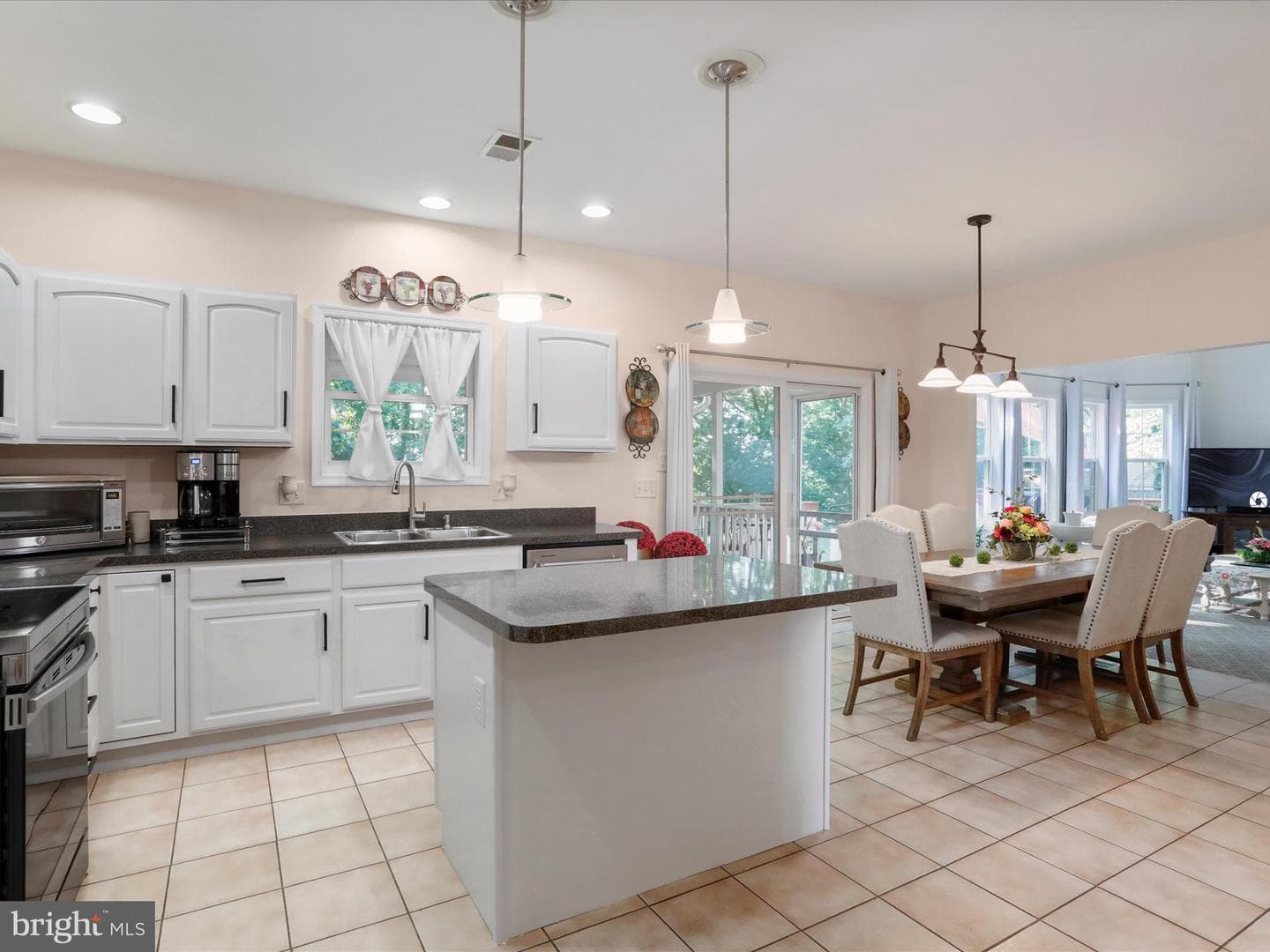 374 Braeburn Drive photo 2