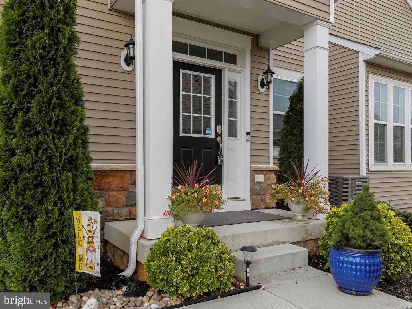 116 Strathmore Way E photo 3