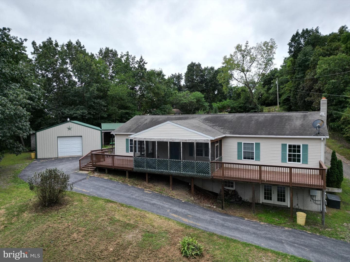 1041 Puffenburger Lane photo 3