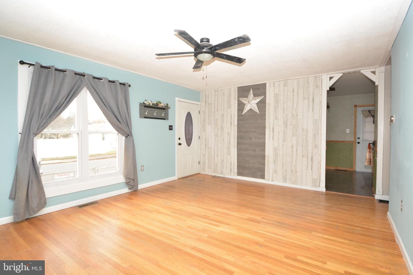 127 Strine Avenue photo 2