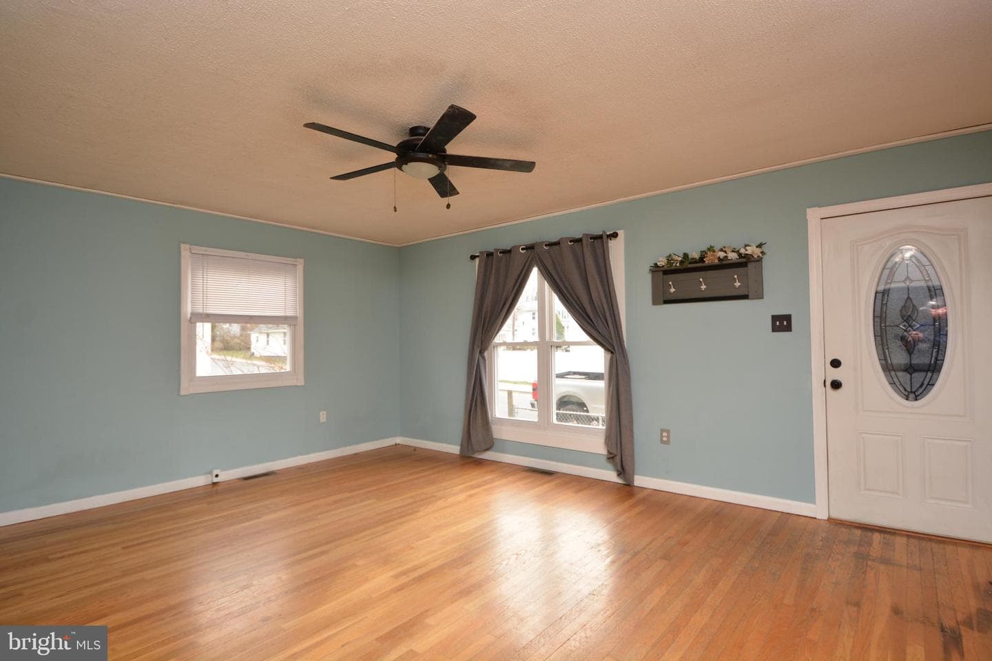 127 Strine Avenue photo 3