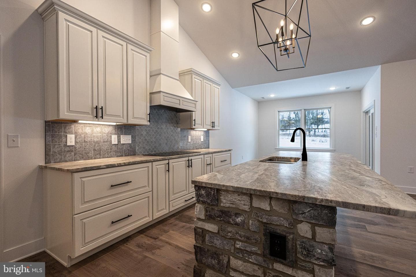 73 Midland Court photo 15