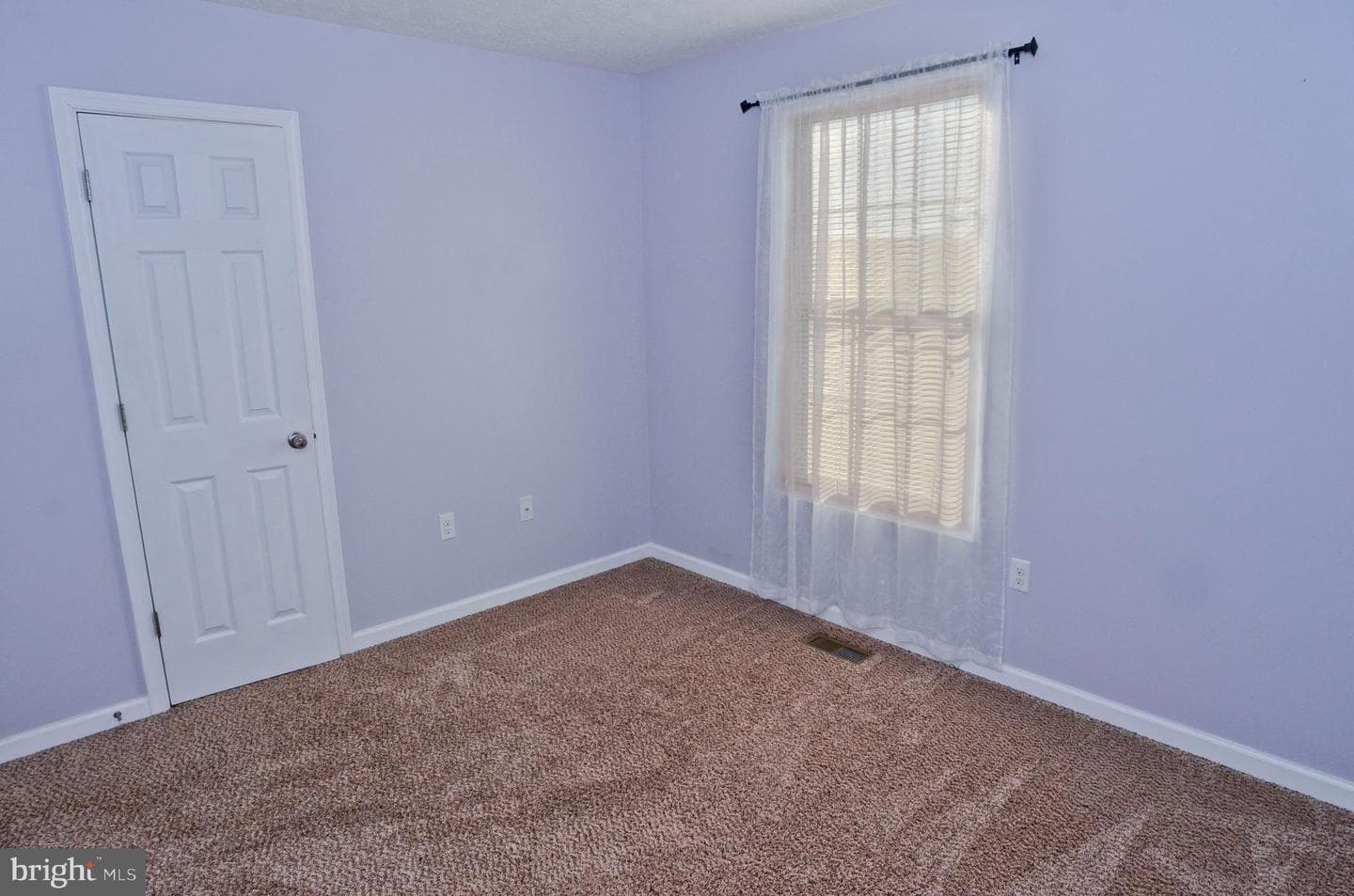 786 Ives Street photo 9