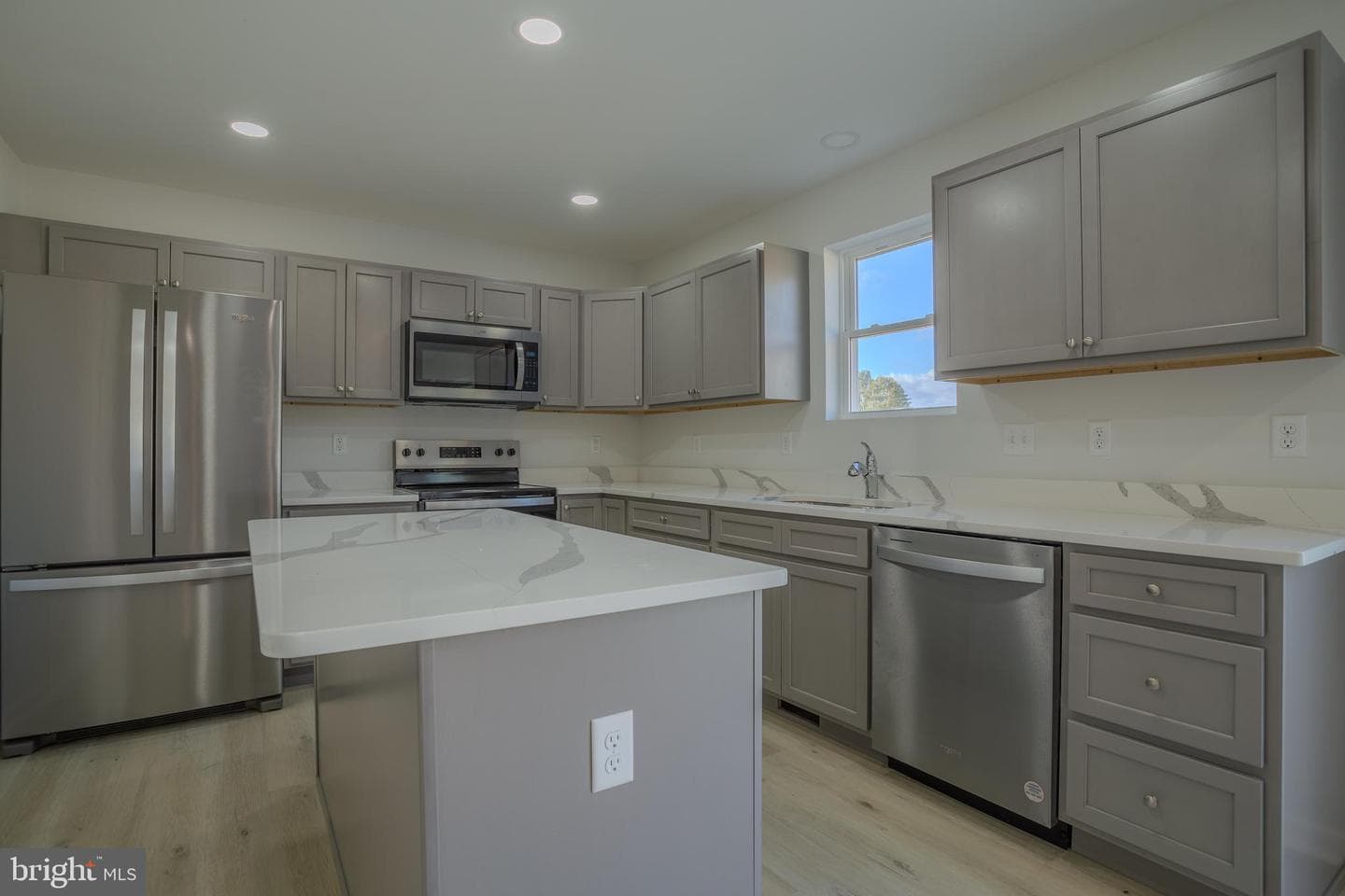 513 S. Spring Street photo 3