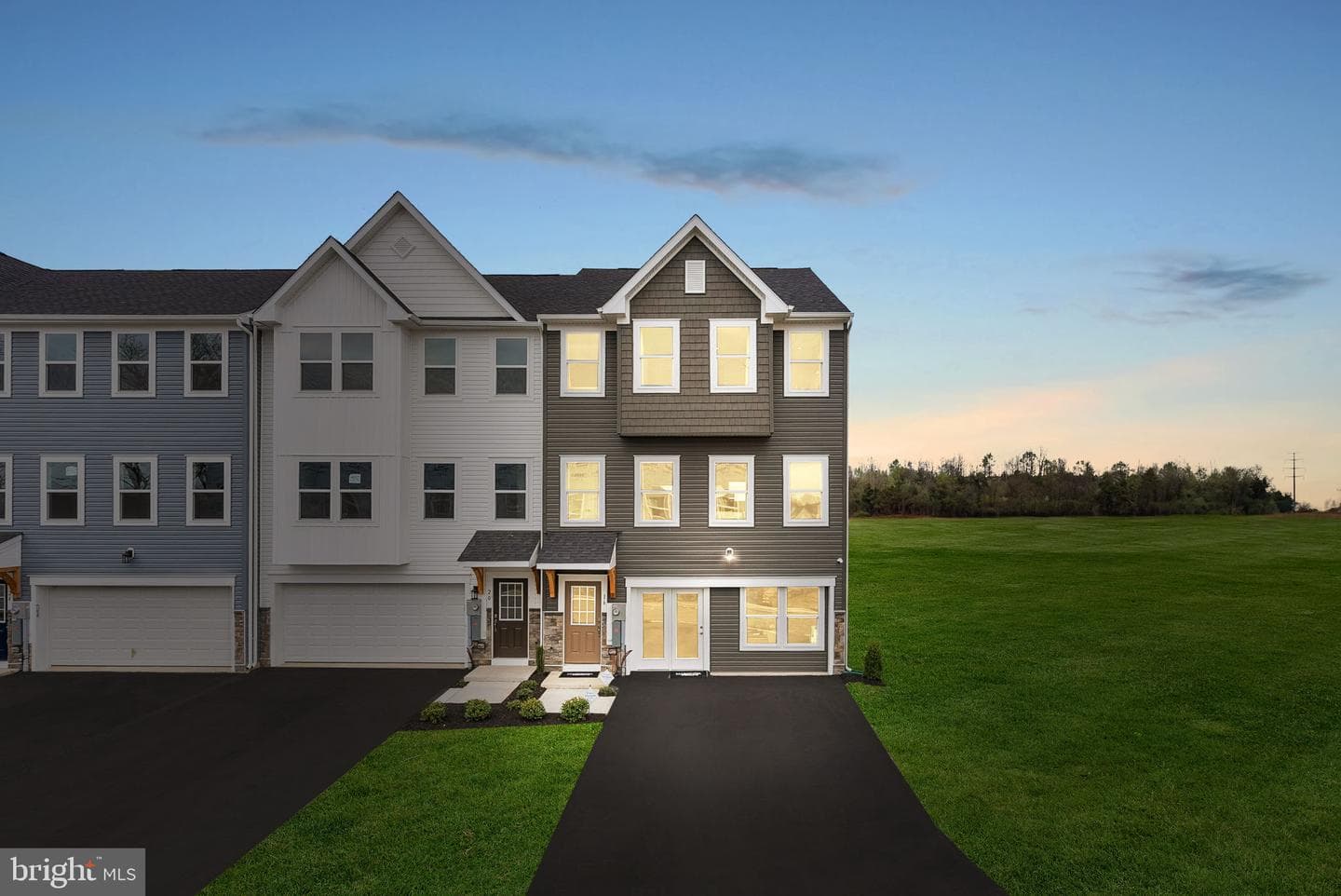 25 Lyriq Court photo 4