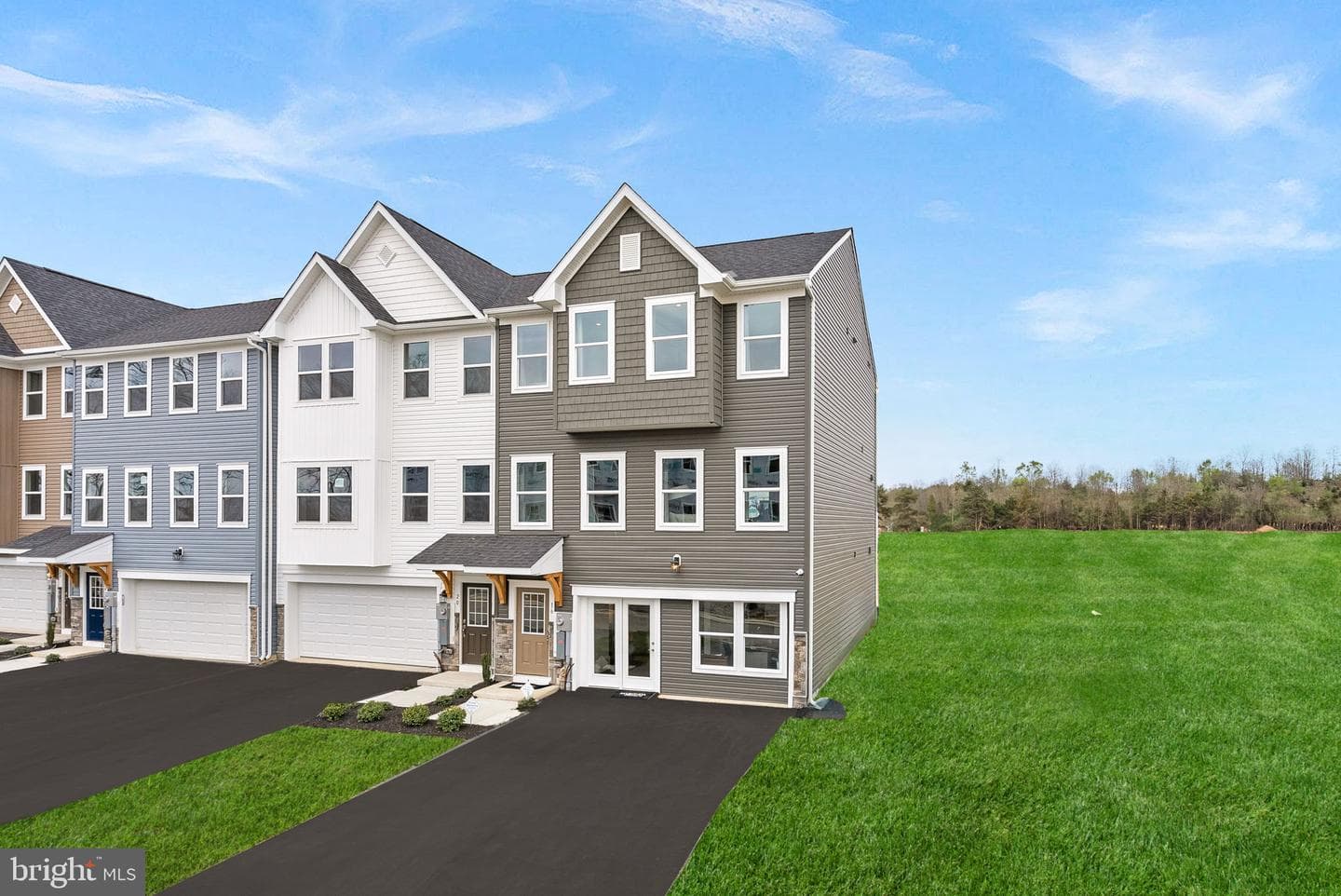 25 Lyriq Court photo 5