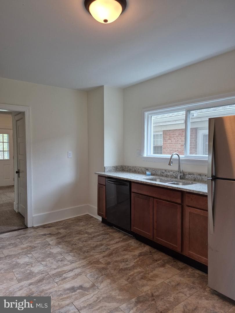 337 E Stephen Street photo 4