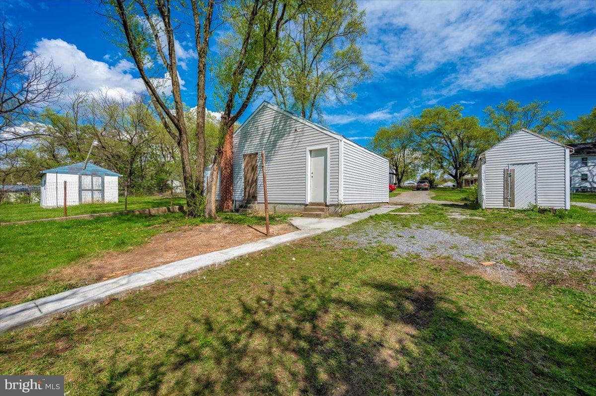 713 3rd Street photo 40