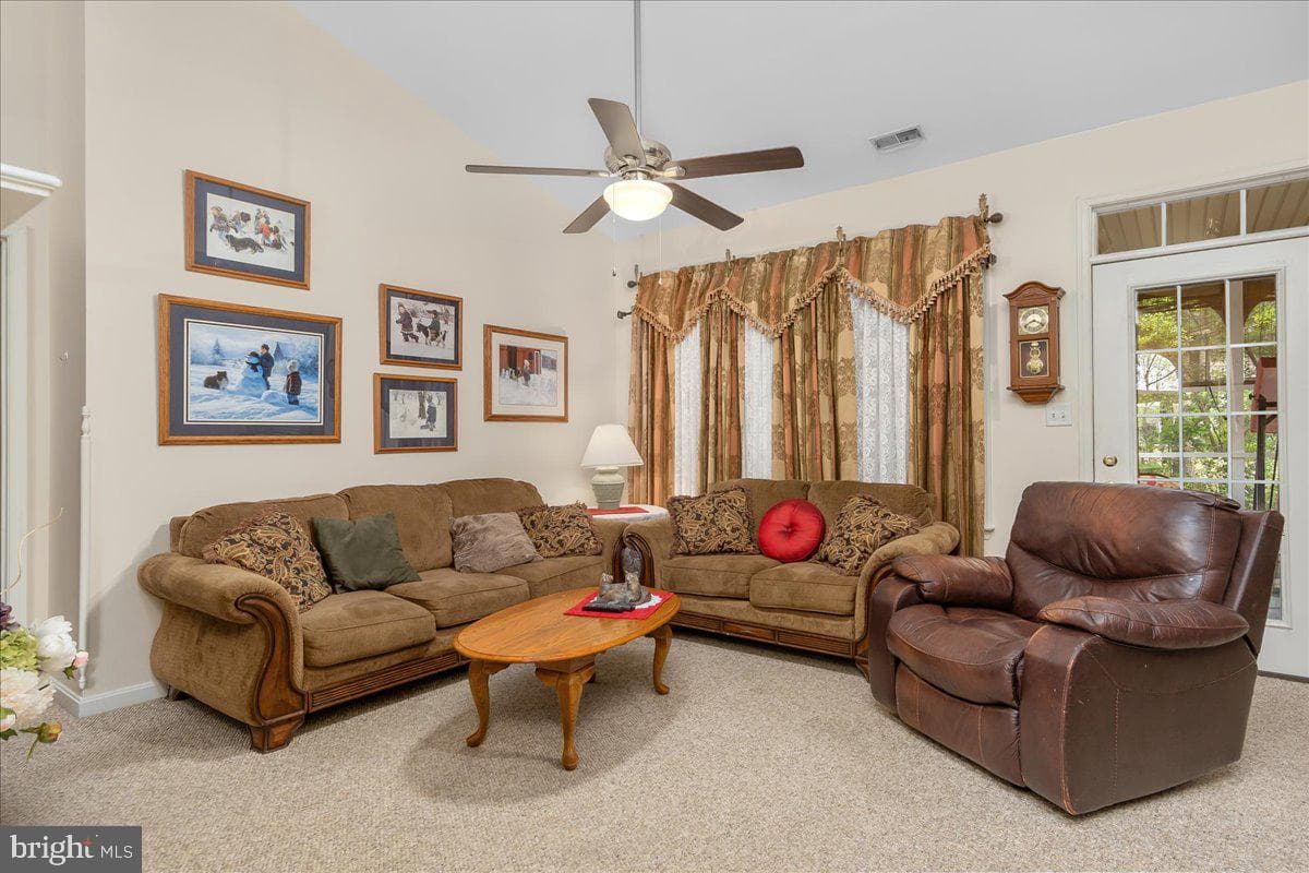 93 Radcliff Lane photo 15