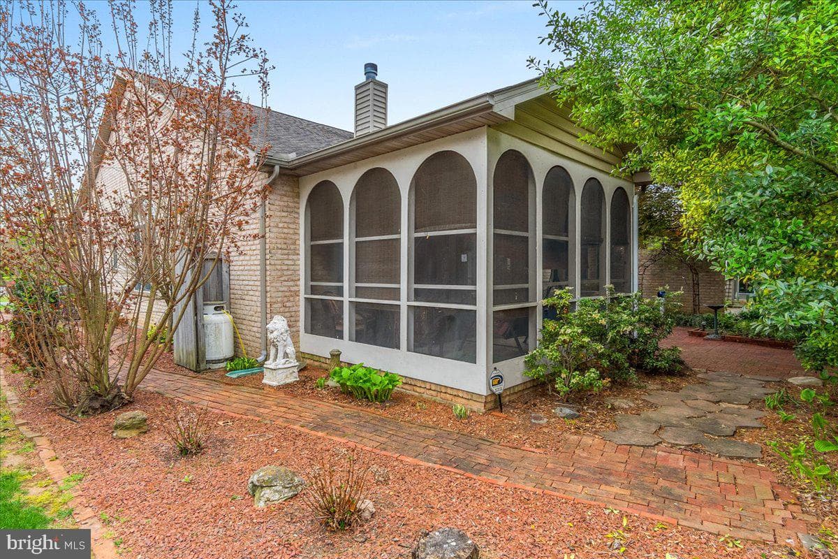 93 Radcliff Lane photo 4